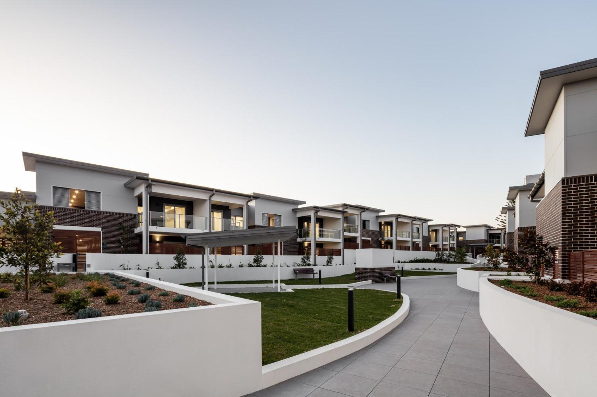 Apartment Pristine 3-bed Unit With Courtyard *