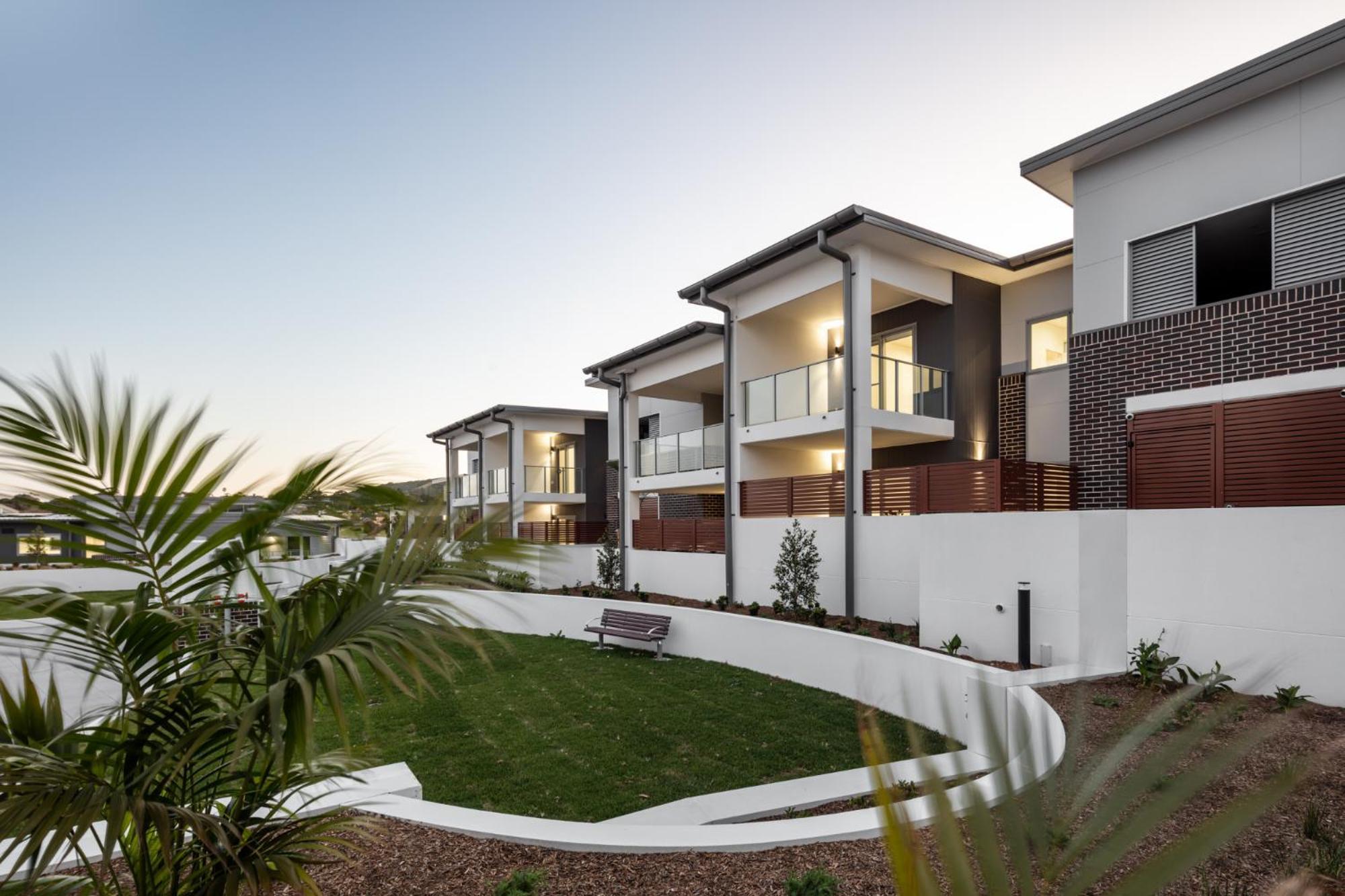 Pristine 3-bed Unit With Courtyard Apartment